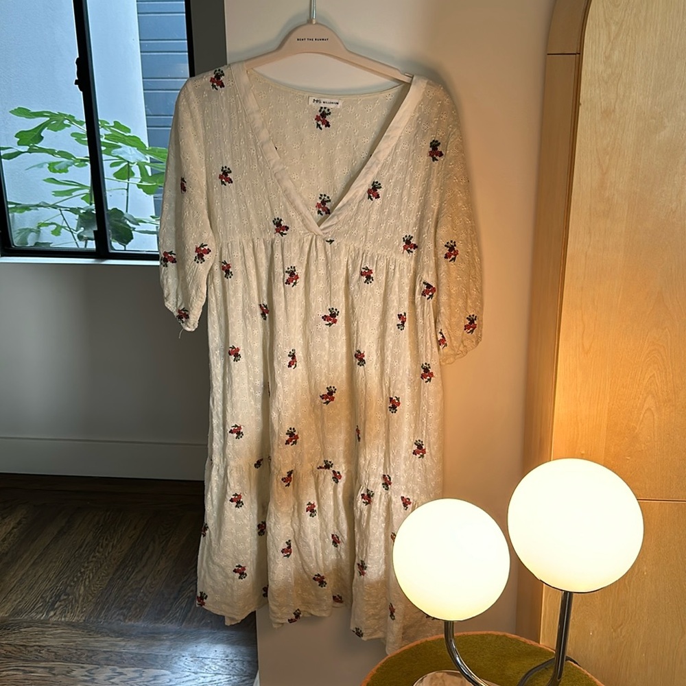 Embroidered Eyelet Beach Dress/Cover-Up - M/L